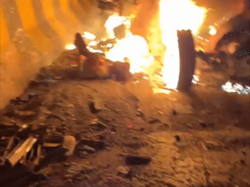 यूपी- मिर्जापुर में सड़क हादसा, 8 जिंदा जले:ट्रक की टक्कर से बोलेरो ट्रॉले से टकराई और आग लगी, मैहर देवी के दर्शन करके लौट रहे थे