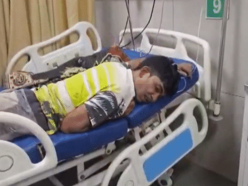 गुजरात में फूड पॅाइजनिंग से 200 लोग बीमार:59 को अस्पताल में भर्ती, शादी में आम का जूस पीने के बाद लोगों की तबीयत बिगड़ी