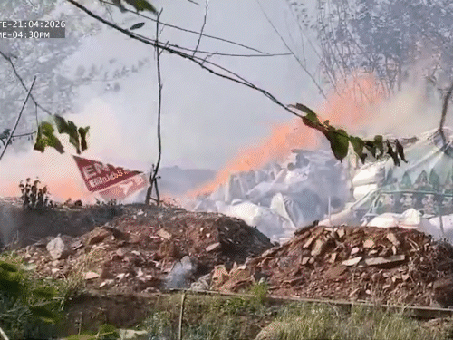 केरलम में पटाखा फैक्ट्री में ब्लास्ट, 13 की मौत:10 शव बरामद, 3 लोगों के शरीर के हिस्से बिखरे मिले; 40 मजदूर काम कर रहे थे