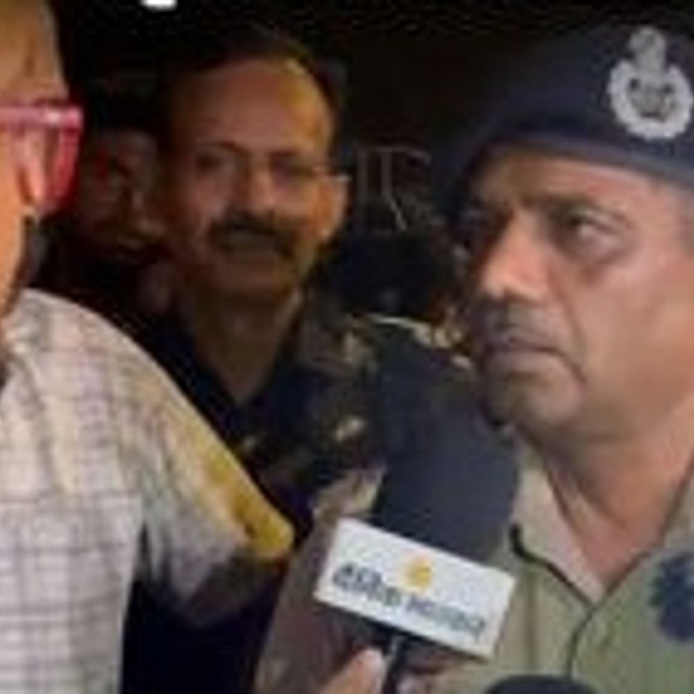 स्पेशल सीपी बोले- सभी पुलिसकर्मी नेम प्लेट लगाएं:20 जुलाई के बिना वर्दी लाठीचार्ज पर चुप्पी