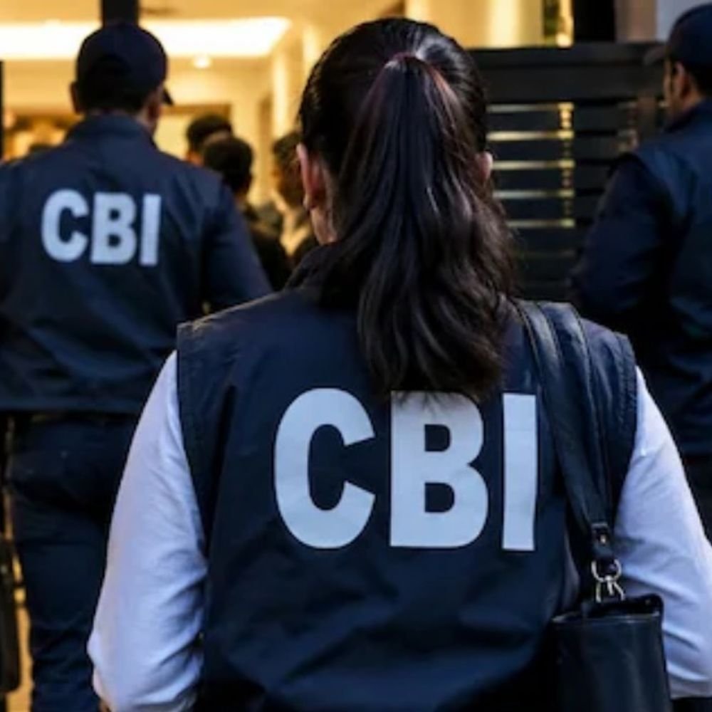 CGST के सुपरिंटेंडेंट-कंसल्टेंट ने 1 करोड़ की रिश्वत मांगी:CBI ने 10 लाख लेते गिरफ्तार किया; महाराष्ट्र के रायगढ़ का मामला